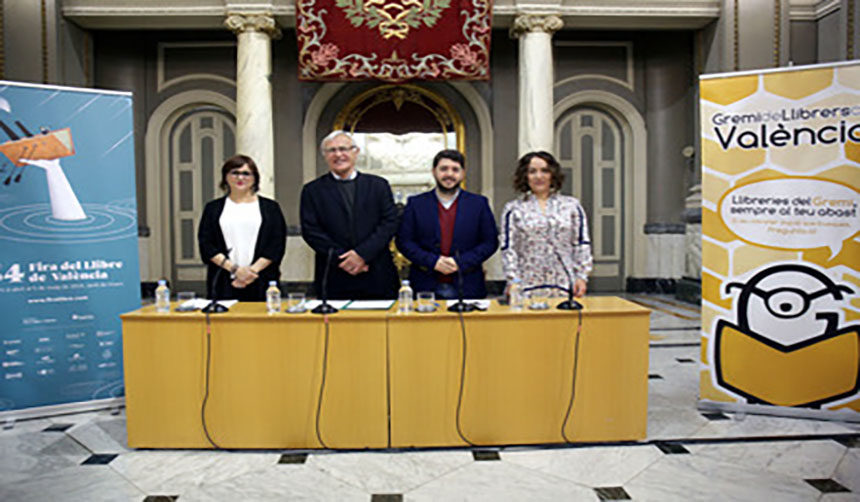 VALENCIA  12:04:37L'alcalde de València, Joan Ribó, acompanyat de la regidora de Patrimoni i Recursos Culturals, Gloria Tello, participa en la presentació de la 54 Edició de la Fira del Llibre de València.